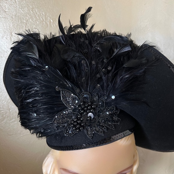 AMAZING NWT DESIGNER 1970s\' BLACK FELT WIDE BRIM HAT + FEATHERS, SEQUINS & BEADS main image 12
